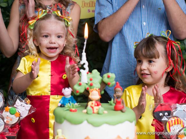 Aniversários  de Clara e Julia 