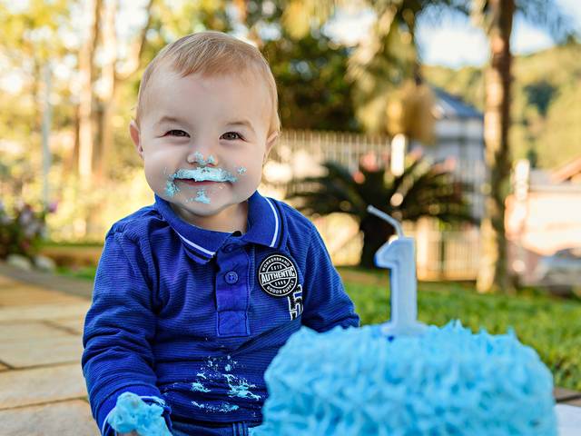 Crianças de Smash the Cake Cristian