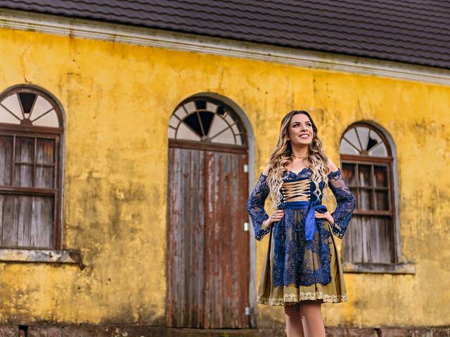 Book Feminino de Camila Stoelben - Rainha 35º Ocktoberfest - Concorrente