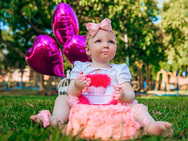 Crianças de Smash The Cake da Luiza