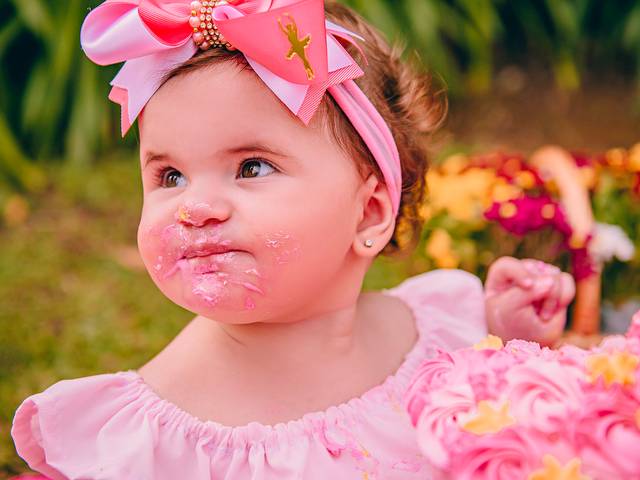 Crianças de Smash The Cake da Maria Fernanda