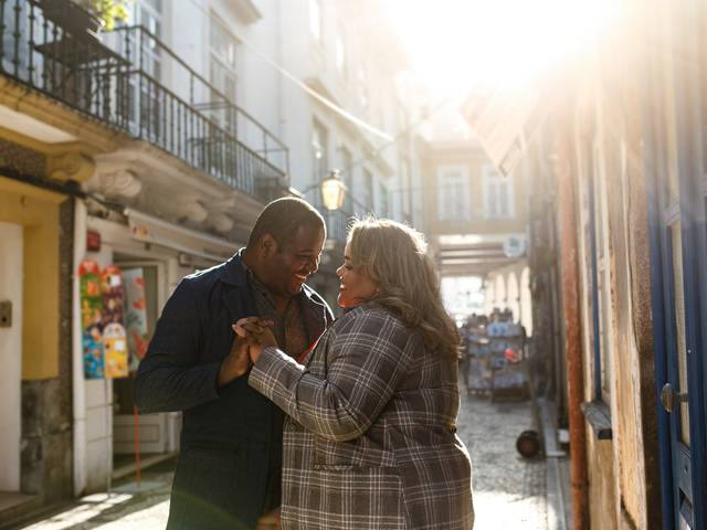 Sessão de Casais de Um ensaio fotográfico em Aveiro, a cidade linda e poética de Portugal. 