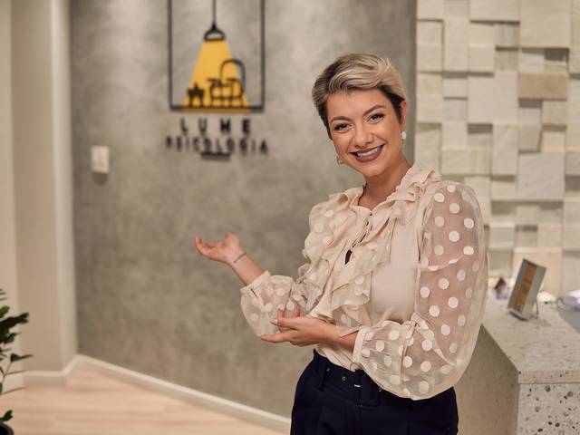 Corporativo de Fernanda Cassim