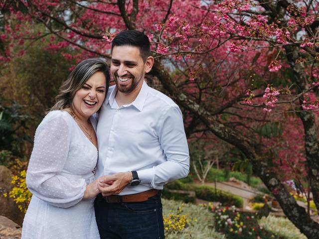 Casais e Casamentos  de Ana e Josoé  | Ensaio fotográfico no Le Jardin Parque de Lavanda.