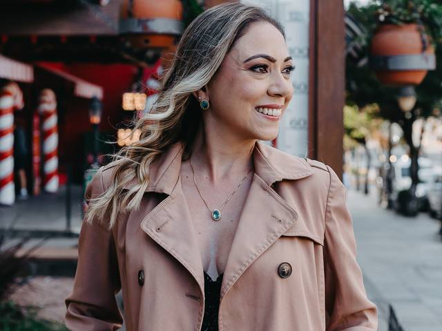 Ensaios fotográficos de Jana Tomiazzi | Ensaio feminino no centro de Gramado.