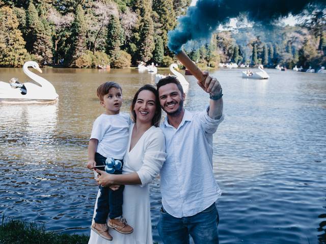 Ensaios fotográficos de Ensaio Revelação no Lago Negro | Viviane, Victor e Heitor e uma doce espera.