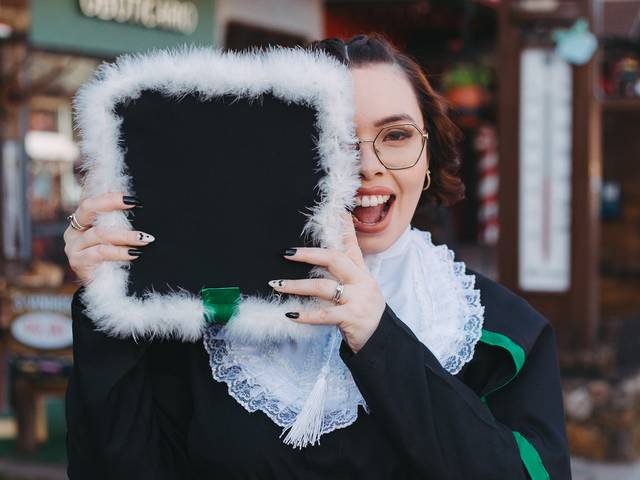 Formaturas e Eventos de Ensaio de Formatura em Gramado – Emily, formanda de Enfermagem da UNOPAR. 