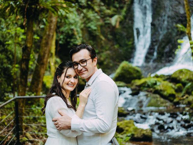 Casais e Casamentos  de Mariele e Daniel – Ensaio Pré-Wedding no Garden Park, em Gramado.