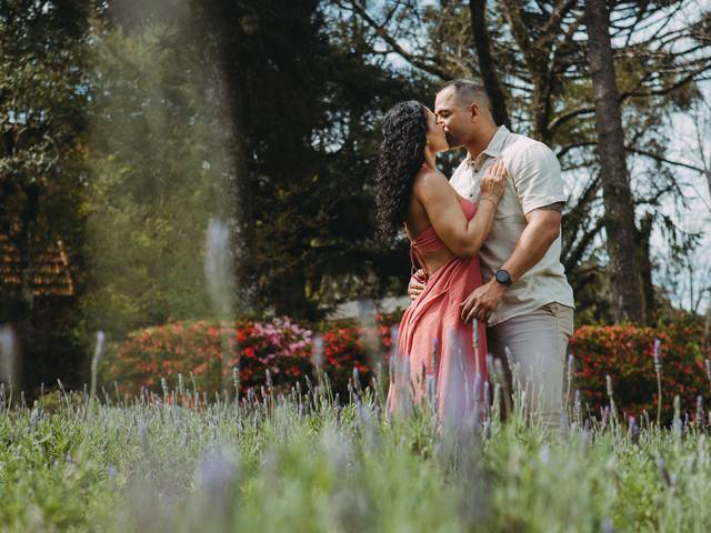 Casais e Casamentos  de Ensaio Fotográfico & Pedido de Casamento de Kátia e Thiago – Le Jardin Parque de Lavandas, Gramado