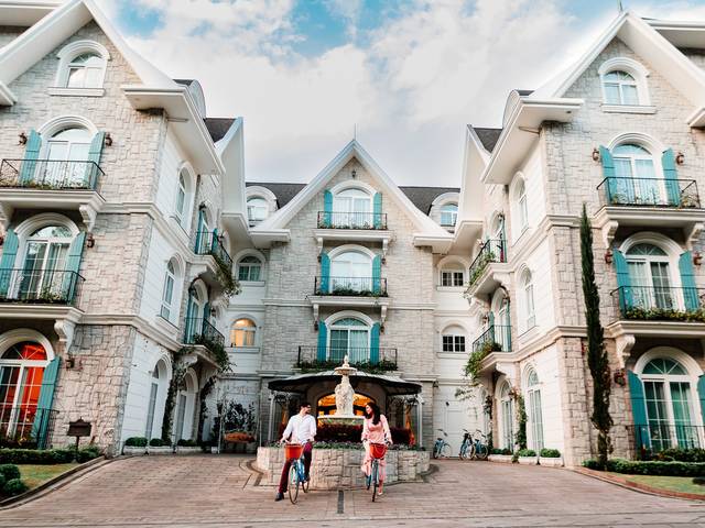 Casais e Casamentos  de Vivi e Evandro | 9 anos de casamento no Colline de France. 