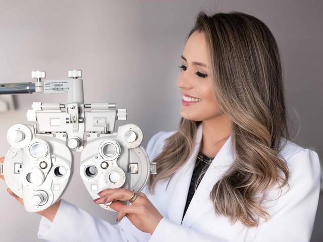 Retrato Corporativo de Perfil Profissional Dra. Mariana | Oftalmologista