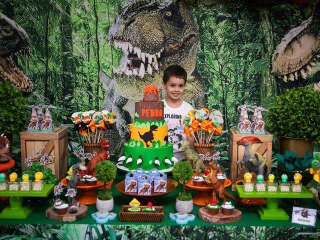 Festa Infantil de Pedro no mundo dos Dinos!