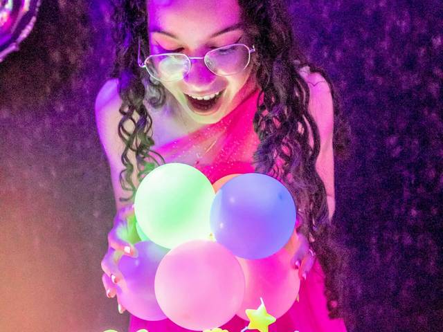 Debutantes de A brilhante garota grata - Becca 15