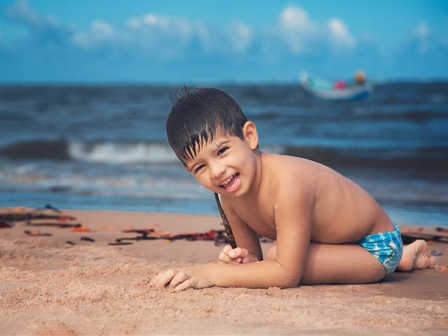 CRIANÇA de DEU PRAIA...