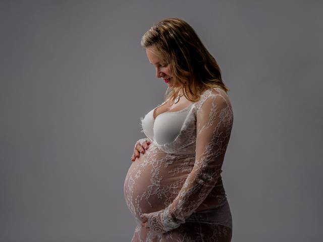 Estudio de Grávida Tânia