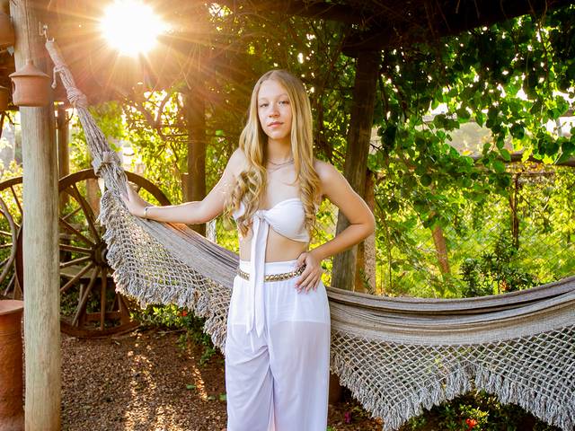 Book de Emanueli Broiani 15 Anos