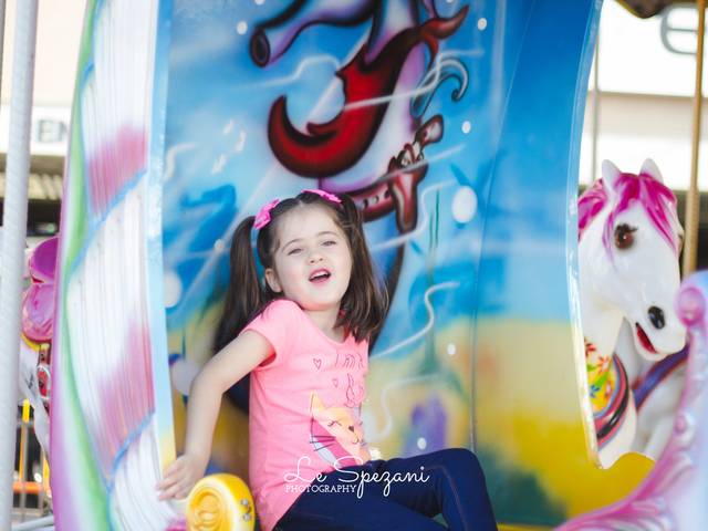 Ensaio Externo de Ensaio Infantil no Parque de Diversões