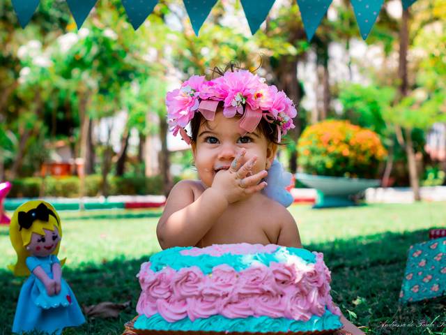 Crianças de Smash The Cake - Maria Isa 