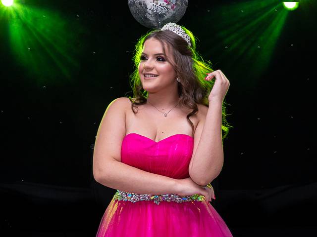 15 ANOS de Júlia Antonholi