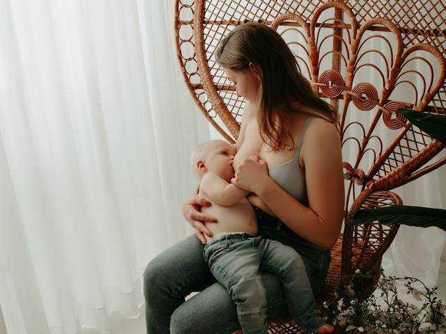 Mini Sessão Amamentar Vale Ouro 2023 de Debora e Vinicius - Amamentar Vale Ouro 