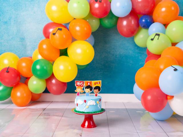 Smash the Cake de SMASH THE CAKE | THEO - 3 PALAVRINHAS