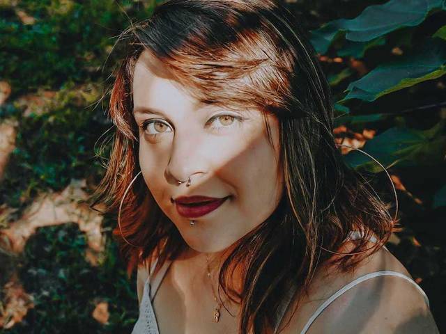 retrato feminino de Bri. Freitas