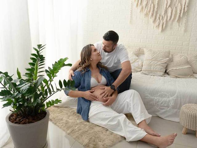 Gestante de Ensaio Gestante em estúdio sem perder o charme e a conexão!