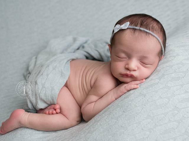 Newborn de O ensaio newborn da Helena foi maravilhoso