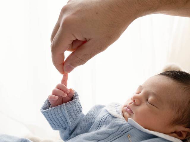Newborn de Conheça o Bernardo em seu ensaio newborn aqui no estúdio