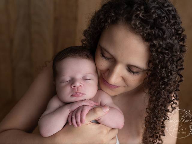 Newborn de FOTO RECÉM-NASCIDO e MAMÃE