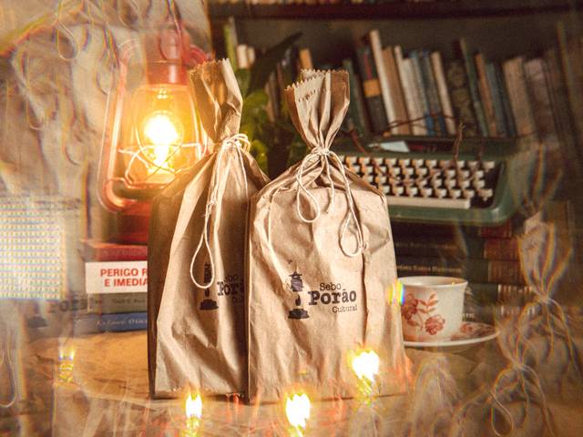 Comercial de Sebo Porão Cultural | Fotografia de Objetos