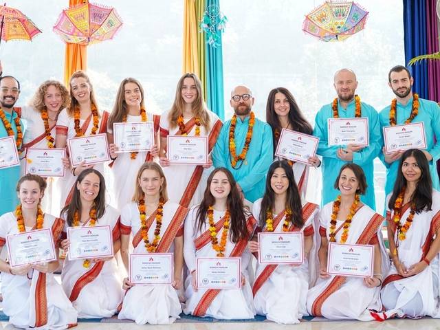 Yoga of Corso di Formazione Online per Insegnanti di Yoga di 200 ore in Italia