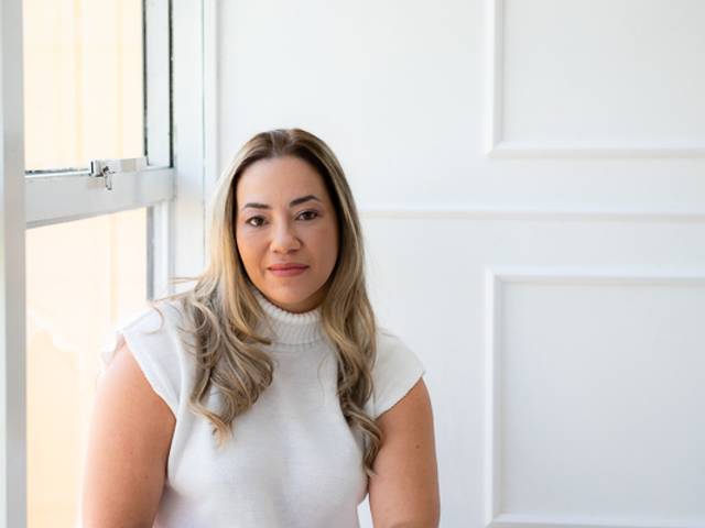 Corporativo de Monique Gonçalves: Farmacêutica Clínica