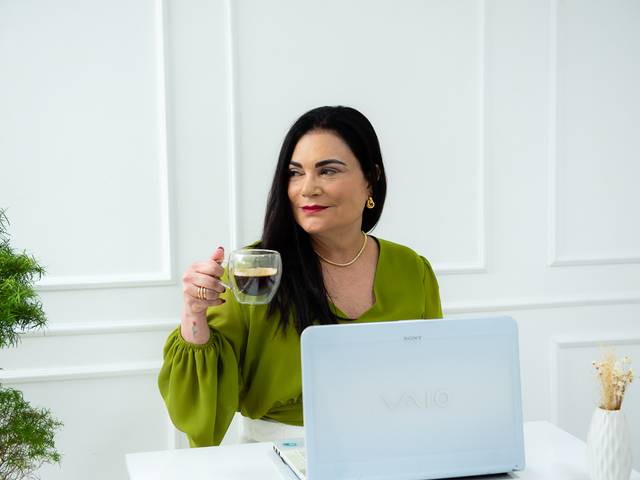 Corporativo de Denise Bakker: Advogada