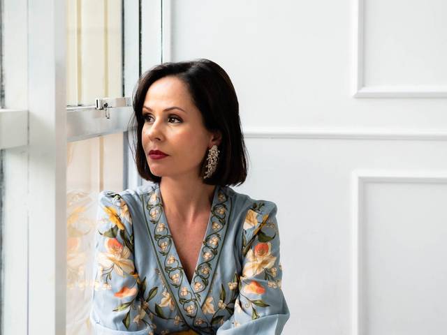 Corporativo de Juliana Meyer: Farmacêutica