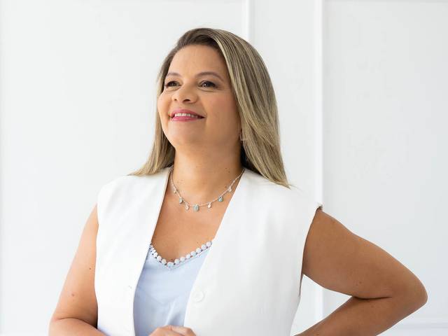 Corporativo de Denise Ribeiro: Especialista em Finanças
