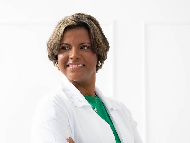 Corporativo de Renata Ramos: Biomédica
