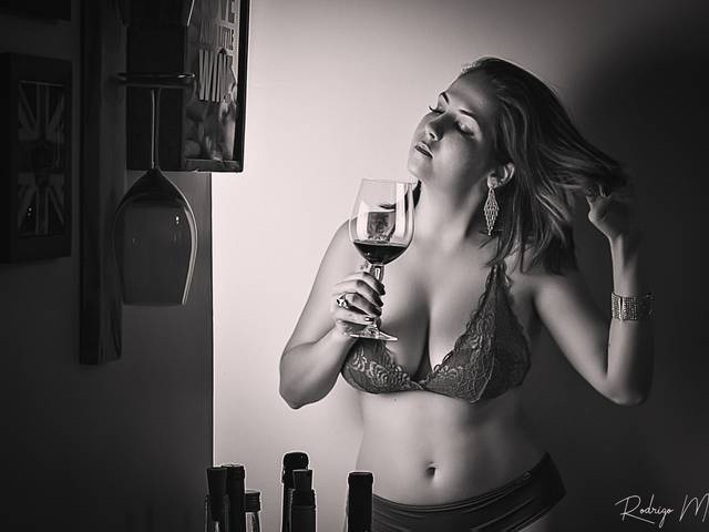 Primeiros ensaios  de Ensaio feminino feito em casa | Marihá Wine 