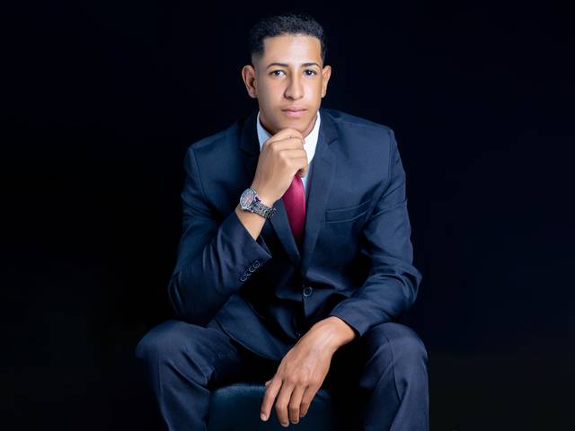 Retrato Empresarial de Elyas 