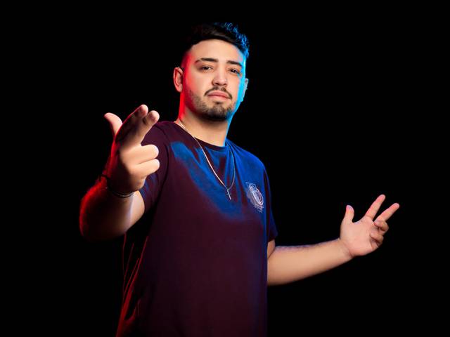 Retrato Empresarial de DJ Vitor