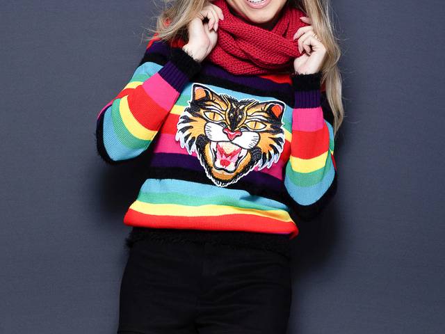 Moda de Lookbook com fundo colorido