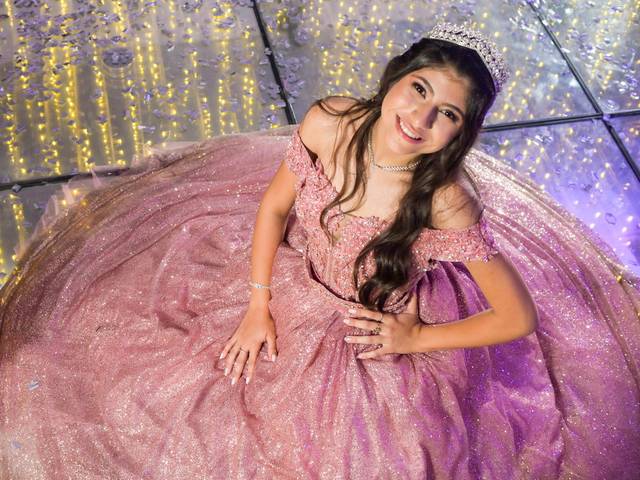 Debutantes de Aniversário 15 anos Cecilia