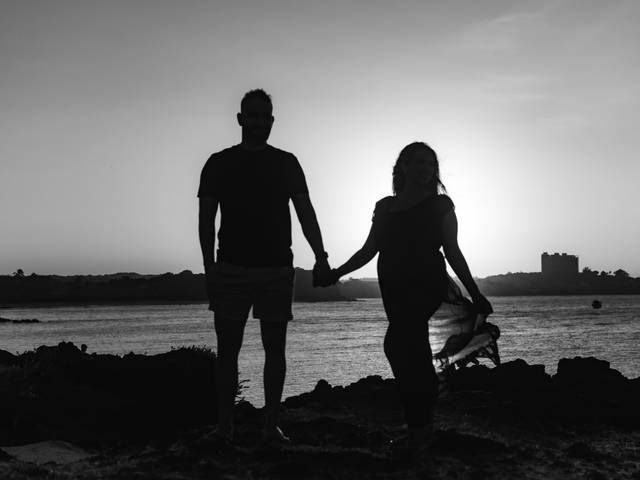 Ensaio de Gestante de Uma Tarde na Praia Enquanto Esperamos a Chegada de Nossa Bebê