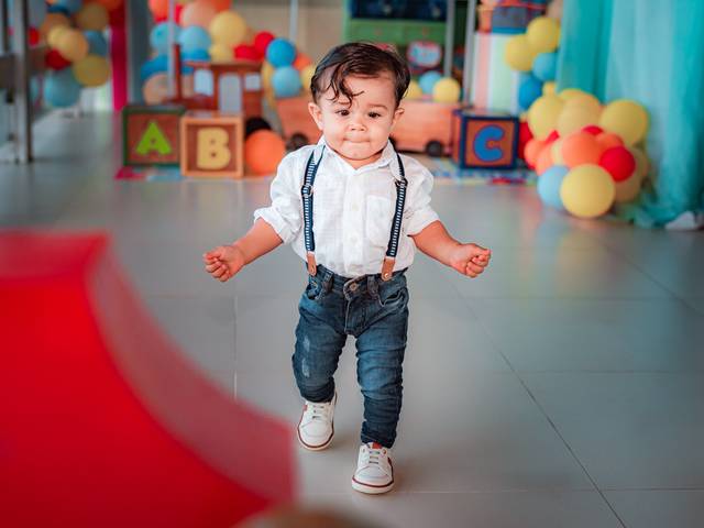 Aniversário Infantil de Aniversário Infantil - O Palco de Brinquedos No Primeiro Ano do Miguel