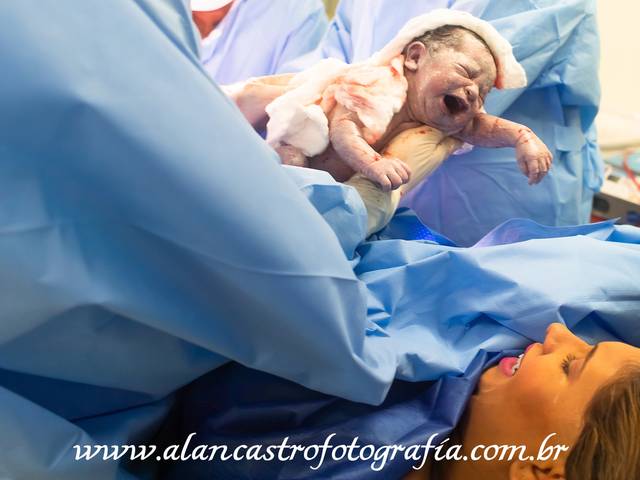 FOTOGRAFIA DE PARTO  de A chegada da linda Débora - Hospital e maternidade são francisco - São Francisco - Niterói- RJ