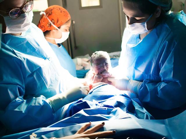 FOTOGRAFIA DE PARTO  de A chegada do lindo Benjamin - Hospital e maternidade são francisco - São Francisco - Niterói- RJ