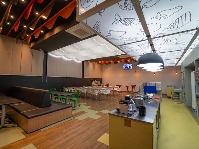 Interiores de Espaço Break & Food