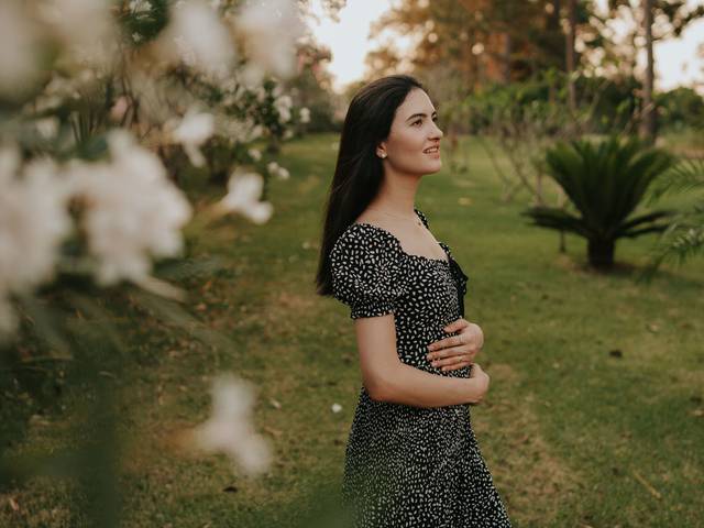 Pregnancy shoot of Hevelyn