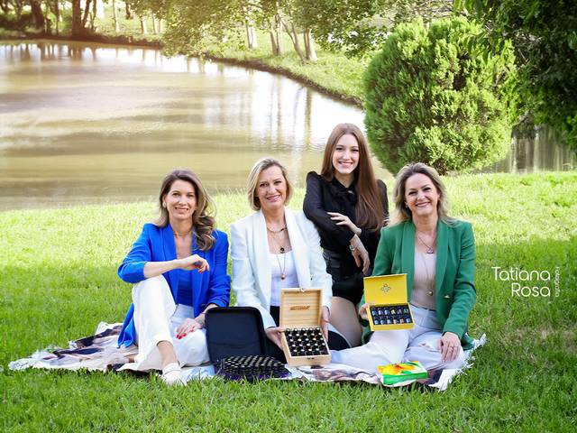 Corporativo de Sessão corporativa externa em família - Produtos Dõ Terra