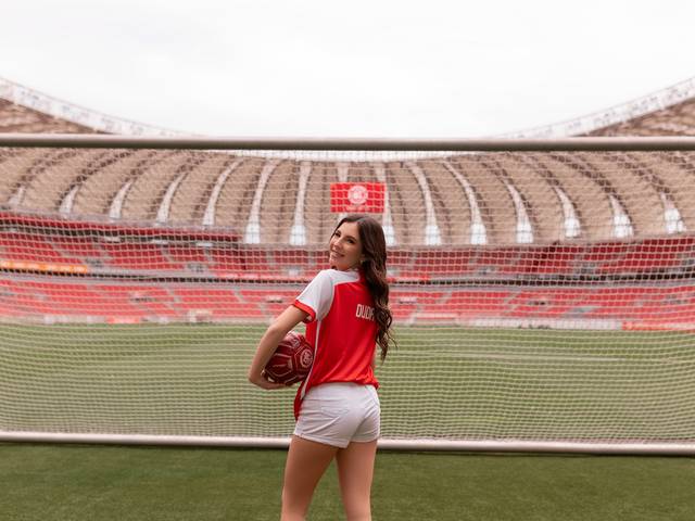 Book dos Quinze de Maria Eduarda Mello